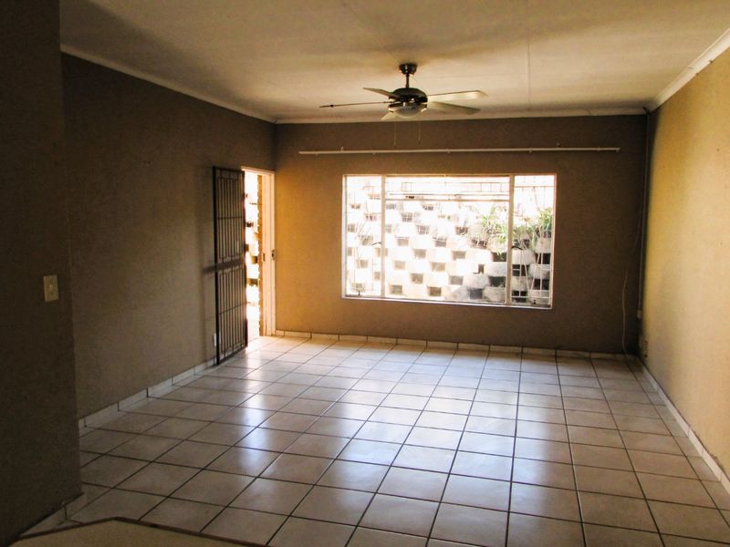 2 Bedroom Townhouse - White River Central - Photo 2