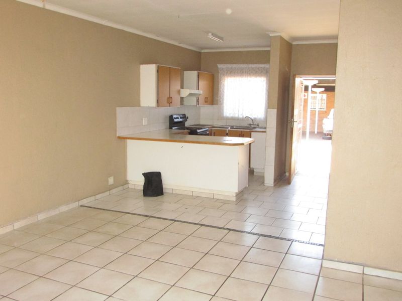 2 Bedroom Townhouse - White River Central - Photo 3