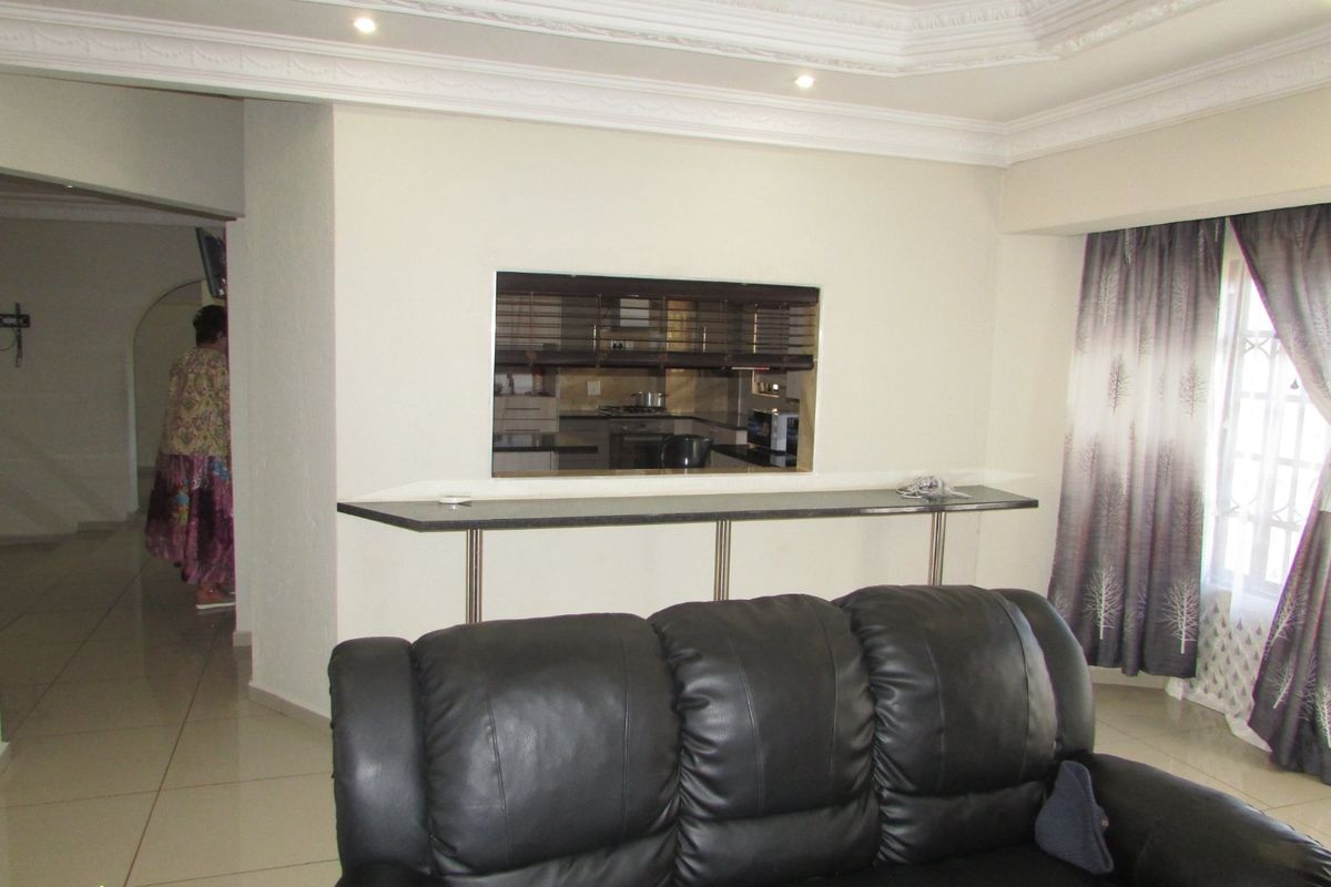 Exquisite 6-bedroom, 6-bathroom - White River Ext 18 - Photo 4