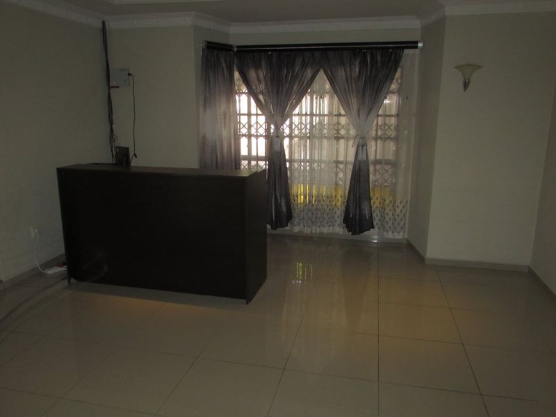 Exquisite 6-bedroom, 6-bathroom - White River Ext 18 - Photo 10