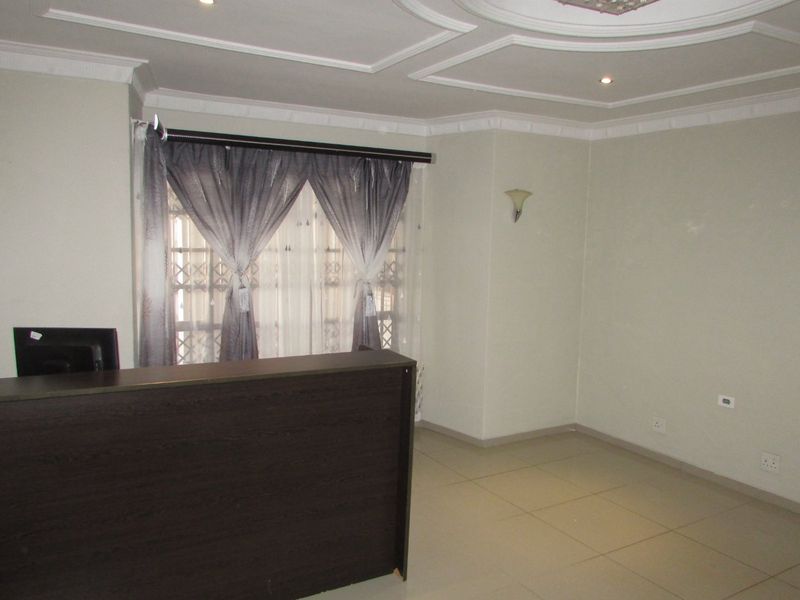 Exquisite 6-bedroom, 6-bathroom - White River Ext 18 - Photo 5