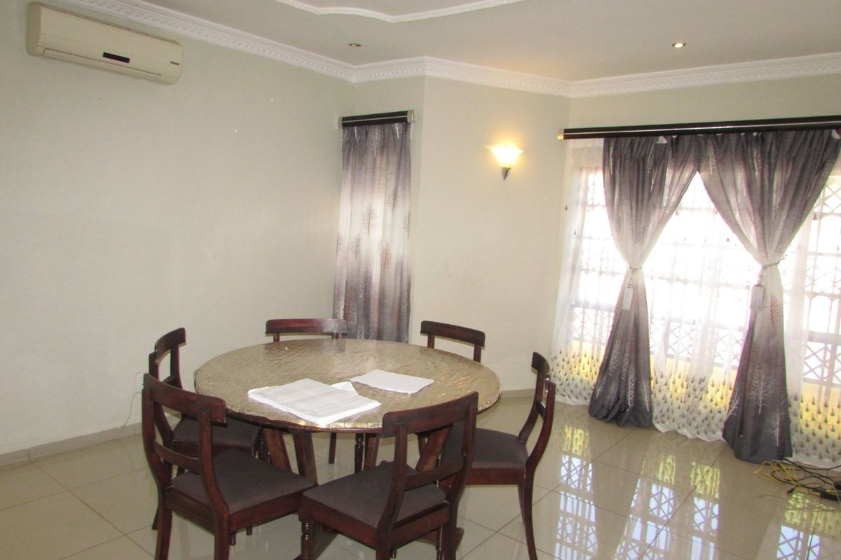 Exquisite 6-bedroom, 6-bathroom - White River Ext 18 - Photo 2