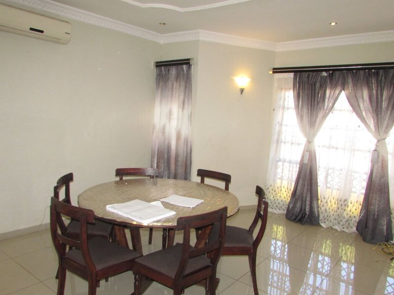 Exquisite 6-bedroom, 6-bathroom - White River Ext 18 - Photo 2