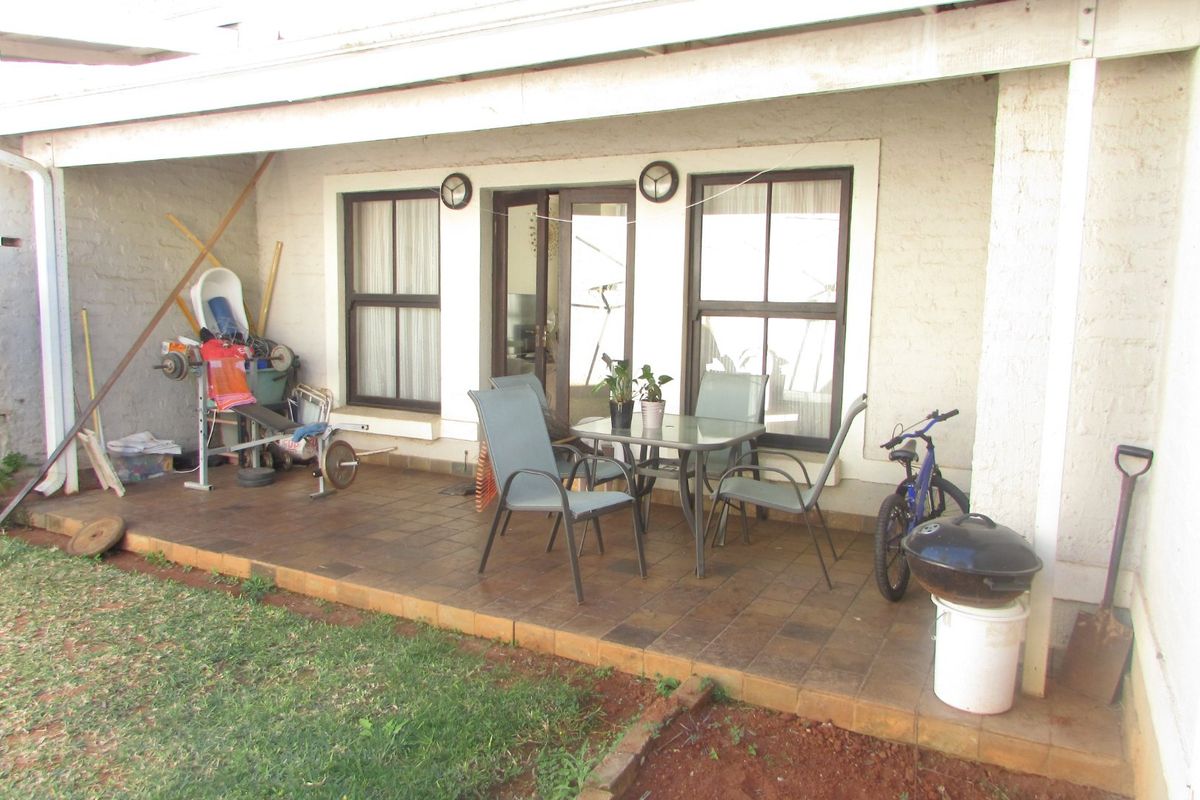 2-bedroom, 2-bathroom townhouse  -  White River - Photo 3