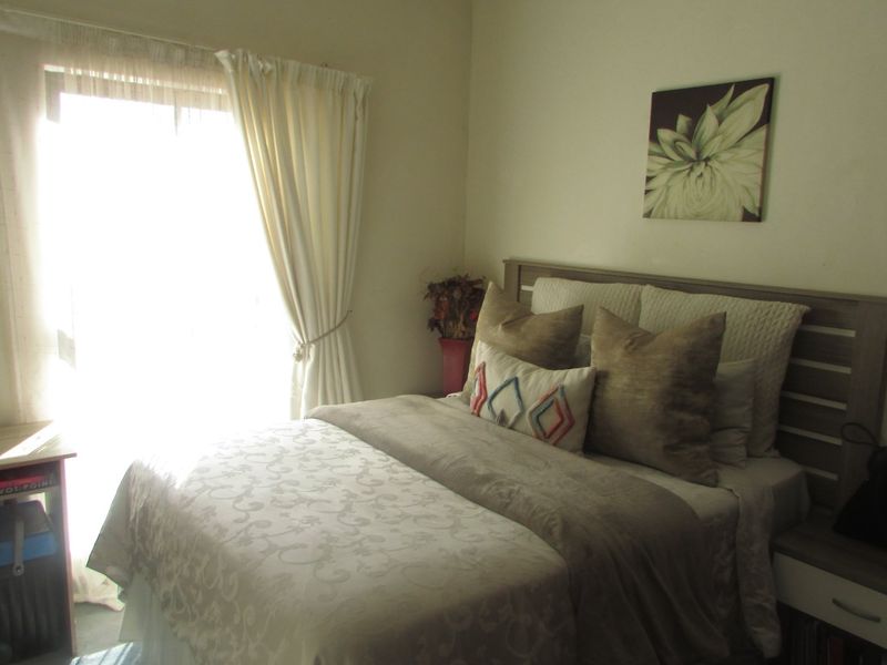 2-bedroom, 2-bathroom townhouse  -  White River - Photo 10