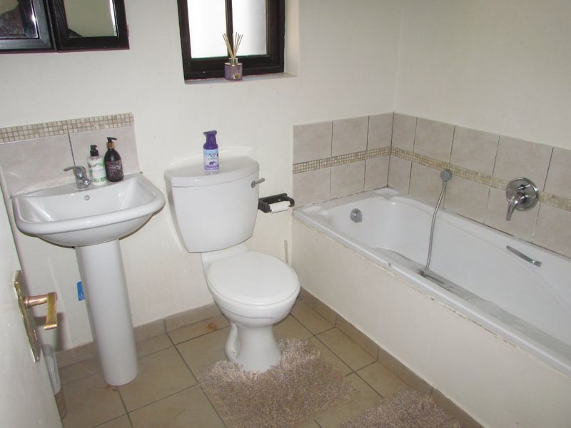 2-bedroom, 2-bathroom townhouse  -  White River - Photo 9