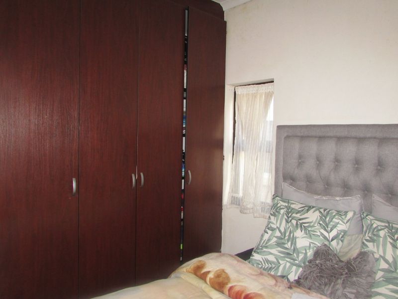 2-bedroom, 2-bathroom townhouse  -  White River - Photo 8