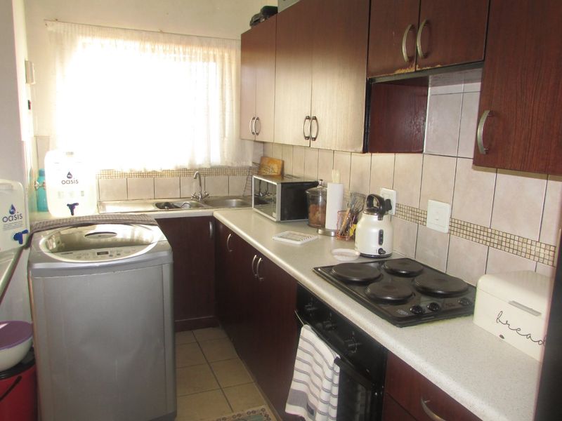 2-bedroom, 2-bathroom townhouse  -  White River - Photo 6