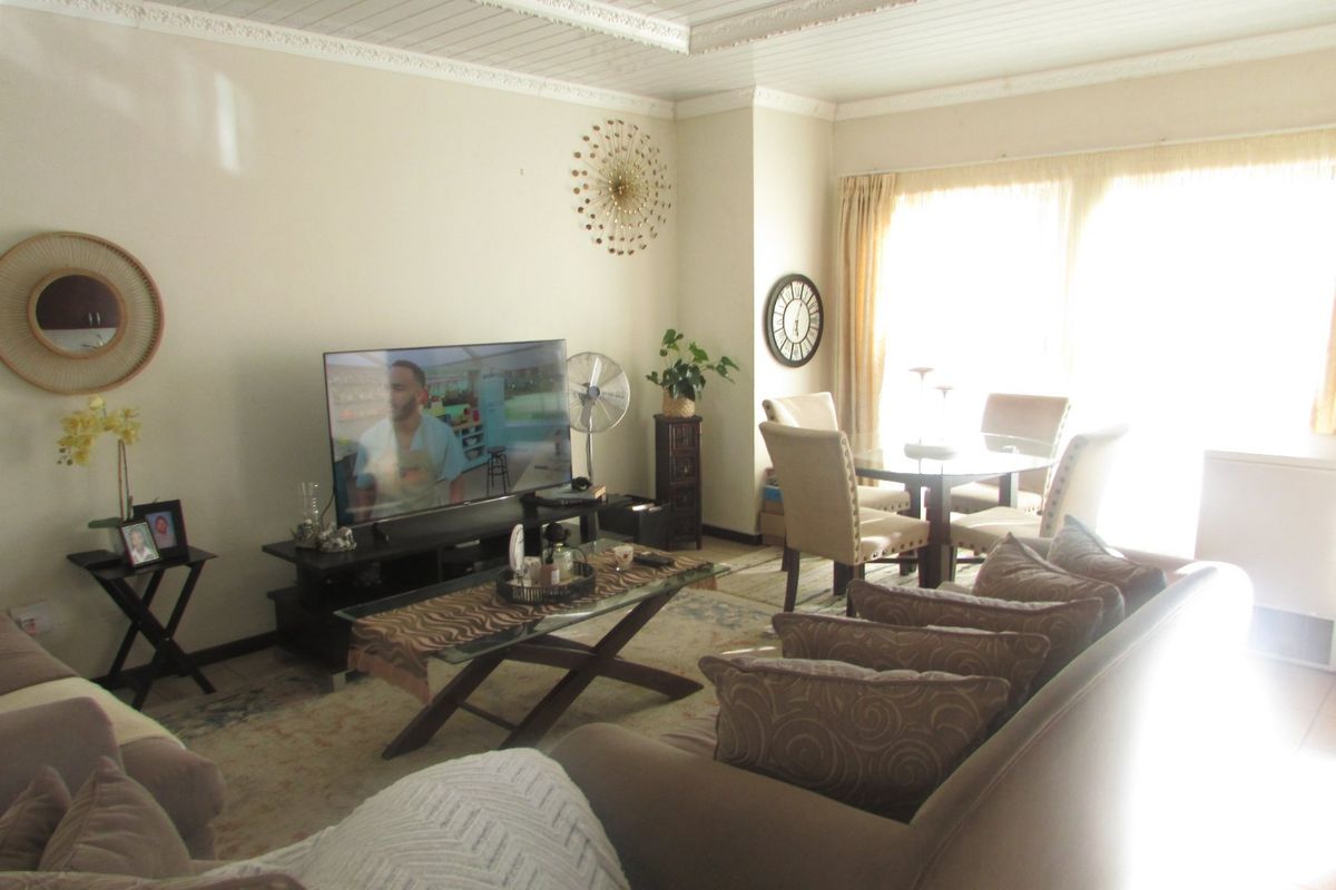 2-bedroom, 2-bathroom townhouse  -  White River - Photo 5