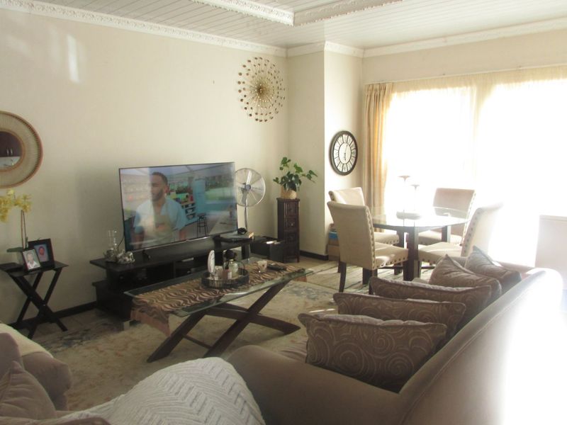 2-bedroom, 2-bathroom townhouse  -  White River - Photo 5