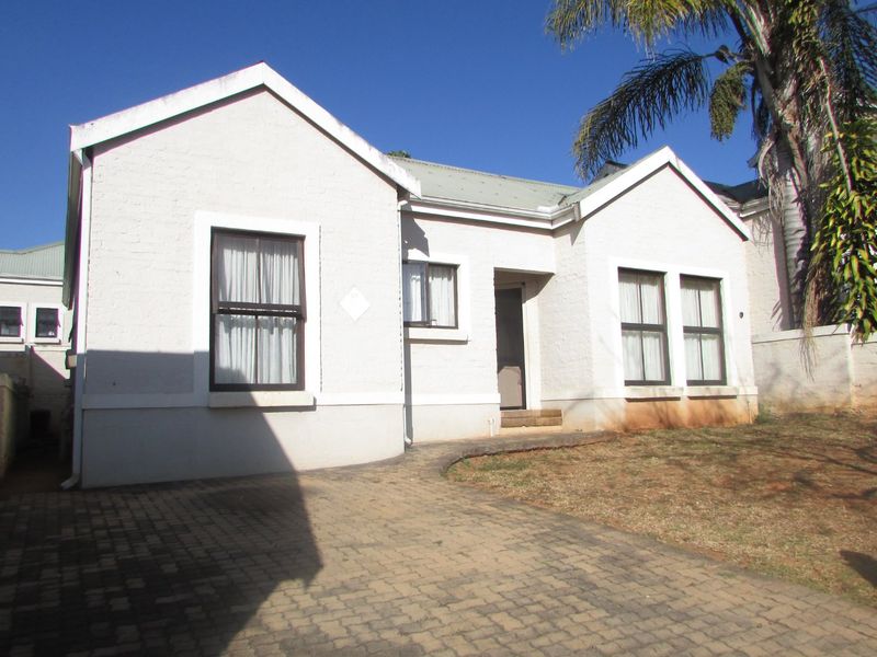 2-bedroom, 2-bathroom townhouse  -  White River - Photo 2