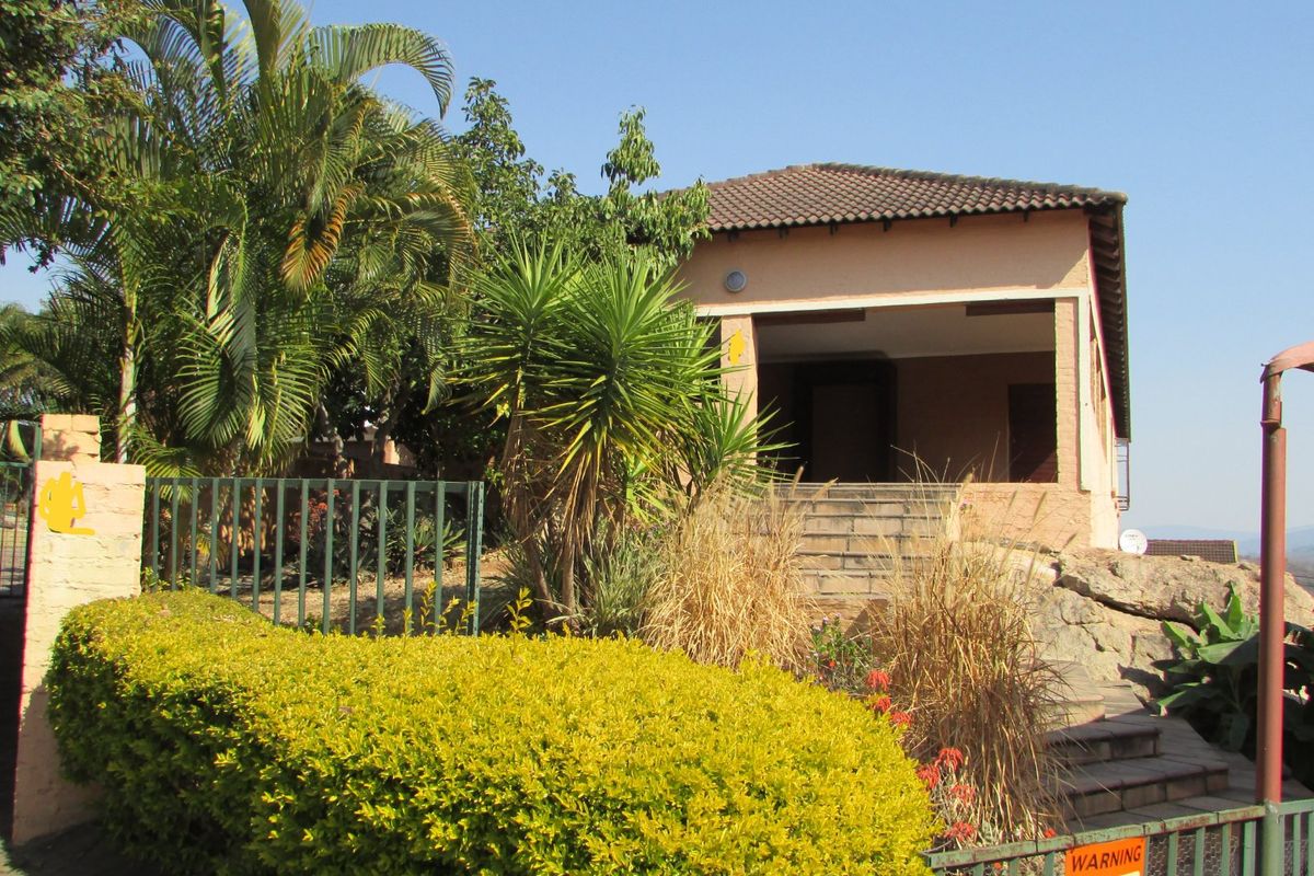3 Bedroom Split-Level Home in Tranquil Gated Estate - Photo 2