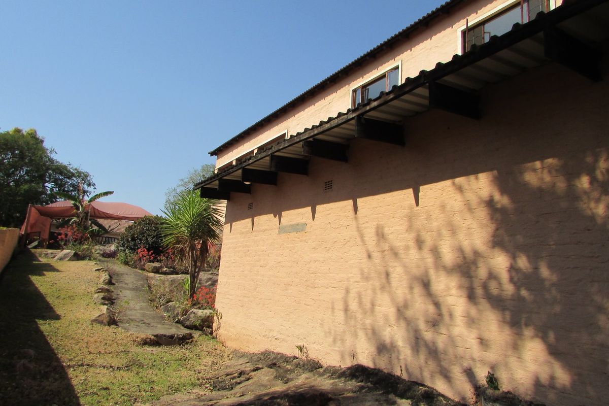 3 Bedroom Split-Level Home in Tranquil Gated Estate - Photo 5