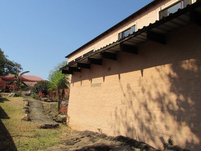 3 Bedroom Split-Level Home in Tranquil Gated Estate - Photo 5