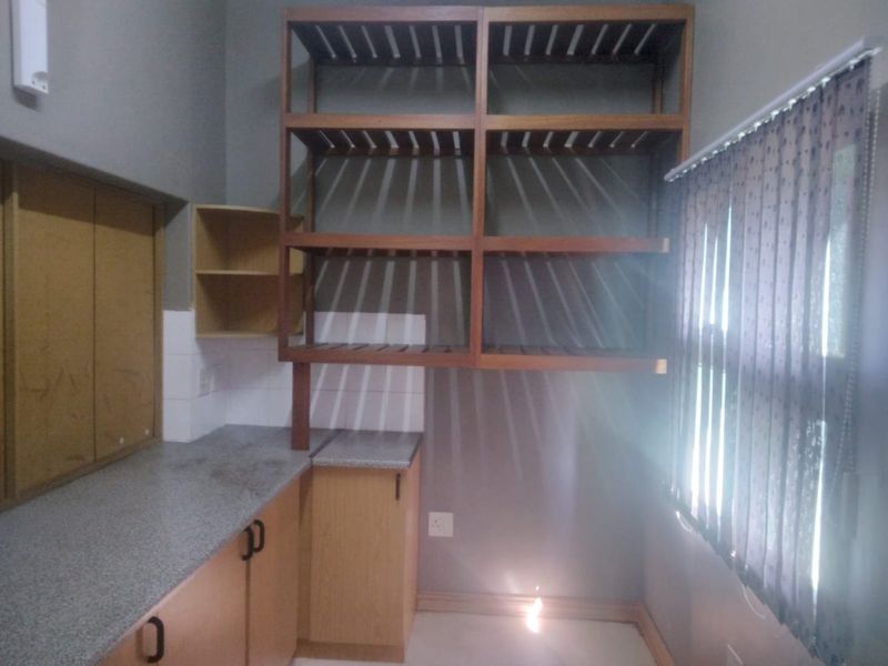 76m2 Commercial Office for Sale – Prime Location in White River Central - Photo 9