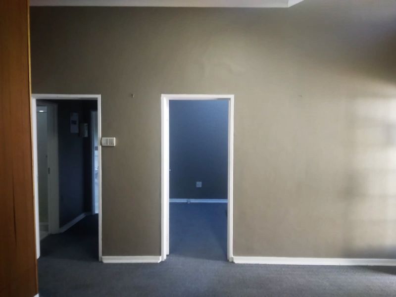 76m2 Commercial Office for Sale – Prime Location in White River Central - Photo 5