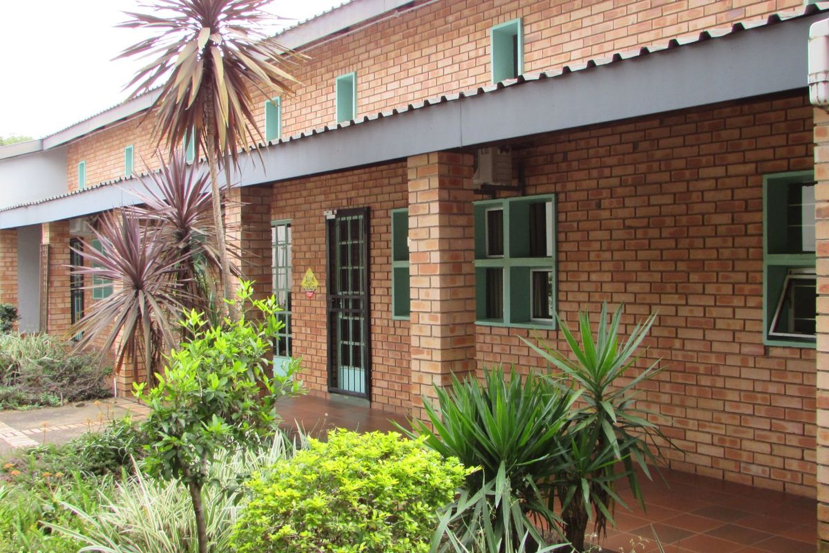 76m2 Commercial Office for Sale – Prime Location in White River Central - Photo 2