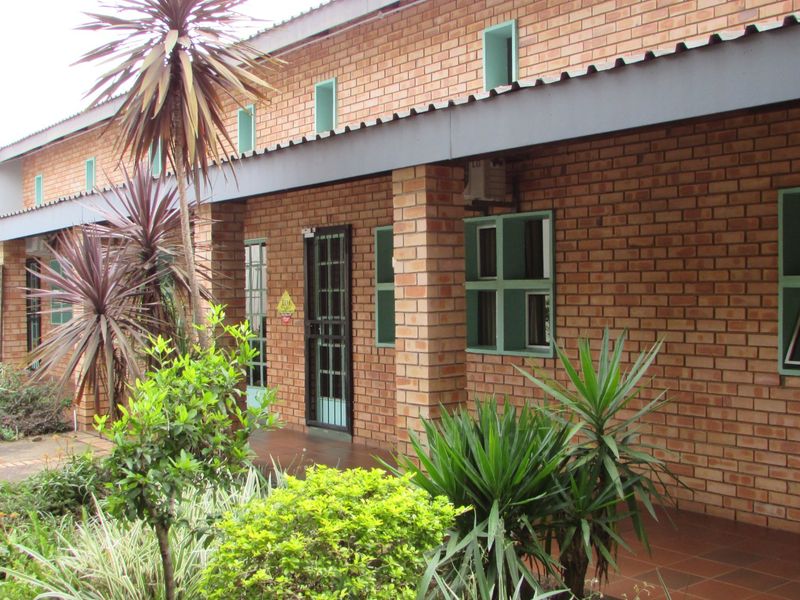 76m2 Commercial Office for Sale – Prime Location in White River Central - Photo 2