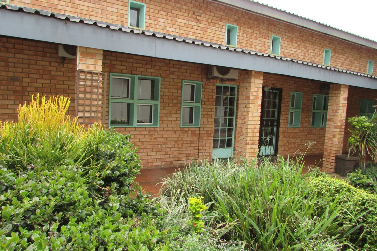 76m2 Commercial Office for Sale – Prime Location in White River Central - Photo 3