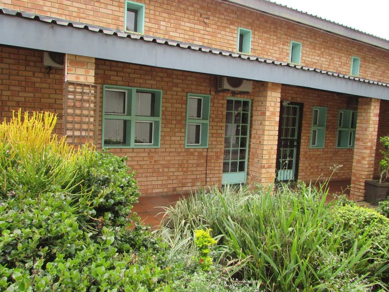 76m2 Commercial Office for Sale – Prime Location in White River Central - Photo 3