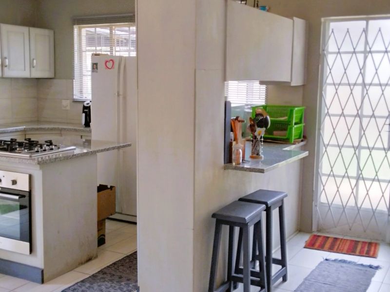 For Sale: Charming 2-Bedroom Corner Townhouse in White River Ext 9 - Photo 10