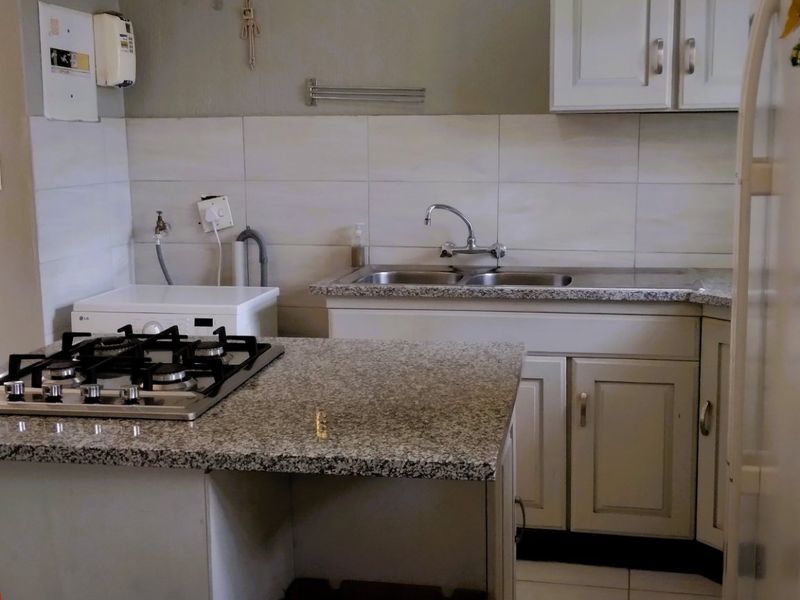 For Sale: Charming 2-Bedroom Corner Townhouse in White River Ext 9 - Photo 6