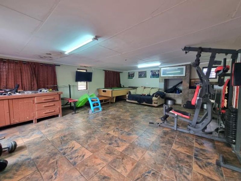 Lodge with Guest Facilities & Arable Land  - Photo 9