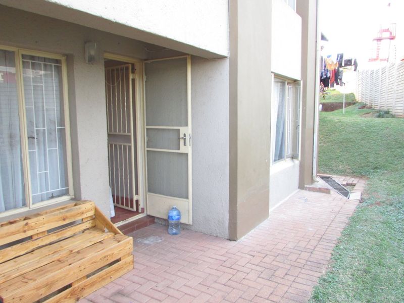 2 Bedroom Ground Floor unit - Photo 2