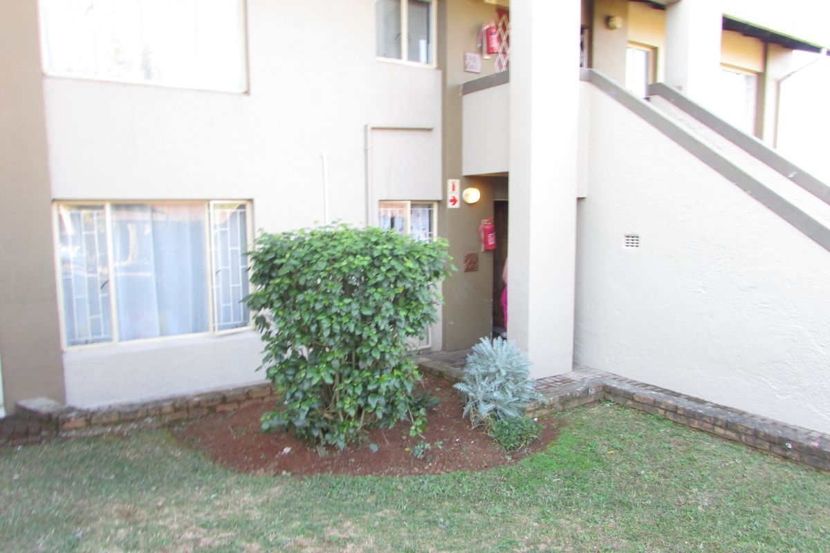 2 Bedroom Ground Floor unit - Photo 3