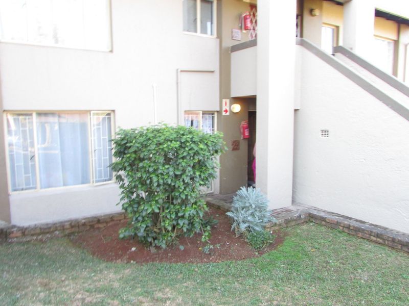 2 Bedroom Ground Floor unit - Photo 3