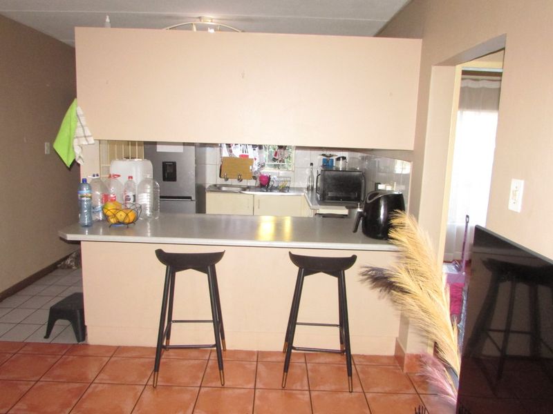 2 Bedroom Ground Floor unit - Photo 9