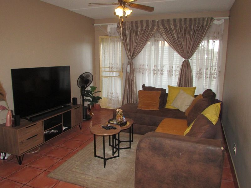 2 Bedroom Ground Floor unit - Photo 8