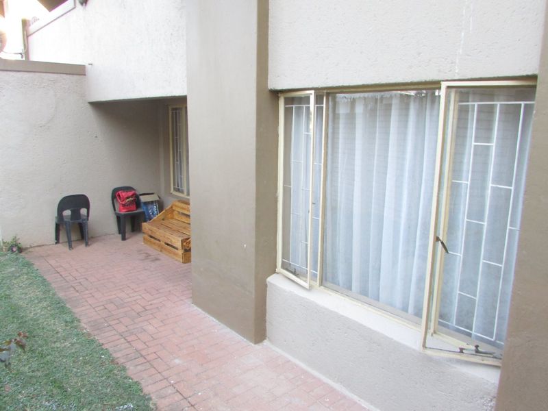 2 Bedroom Ground Floor unit - Photo 4