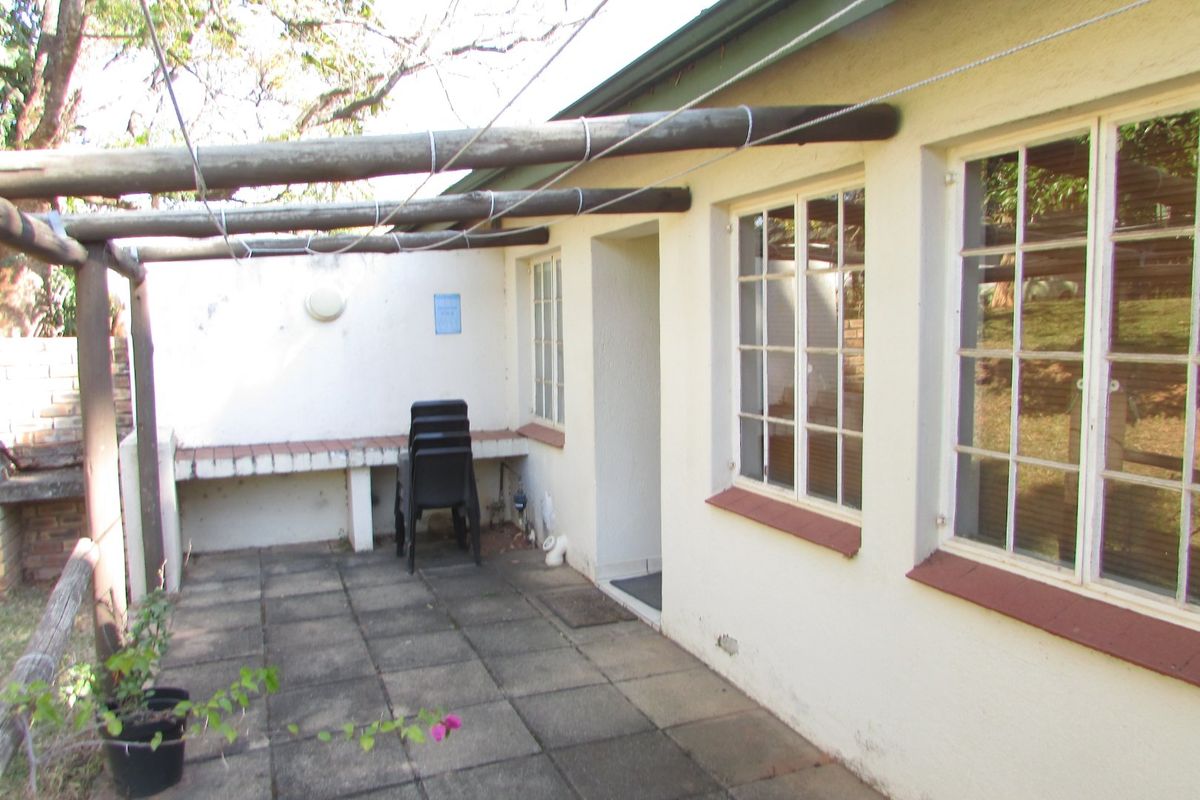 Lowveld lodge | 1 bedroom unit | walking distance to town - Photo 3