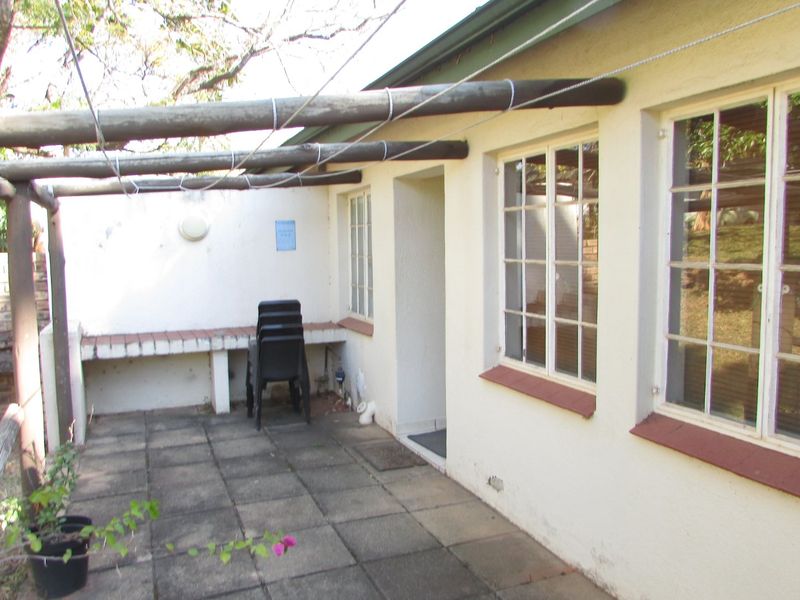Lowveld lodge | 1 bedroom unit | walking distance to town - Photo 3