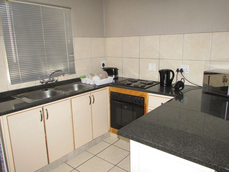 Lowveld lodge | 1 bedroom unit | walking distance to town - Photo 10