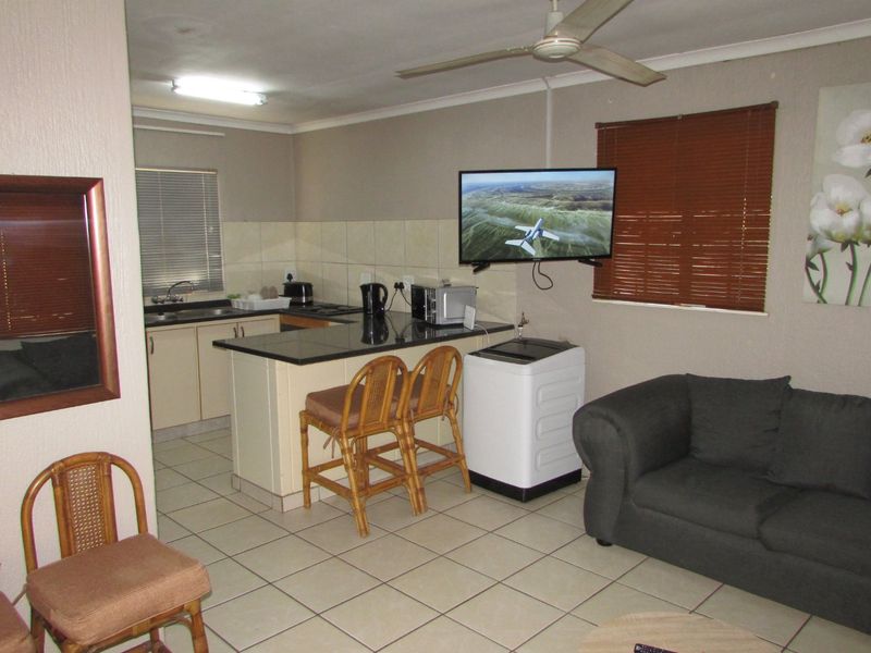 Lowveld lodge | 1 bedroom unit | walking distance to town - Photo 4