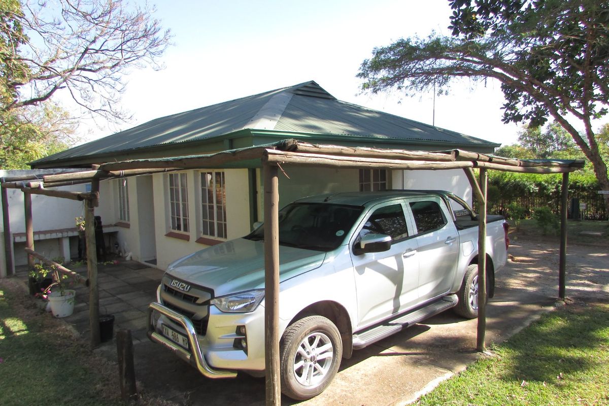 Lowveld lodge | 1 bedroom unit | walking distance to town - Photo 2