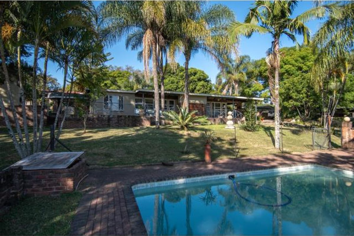 Prime Location – Versatile Property with Commercial Potential - Photo 2