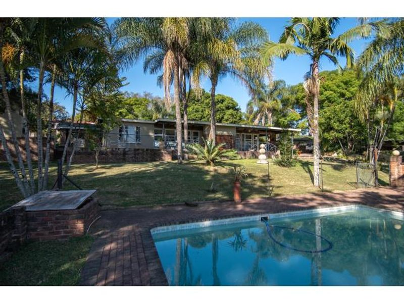 Prime Location – Versatile Property with Commercial Potential - Photo 2