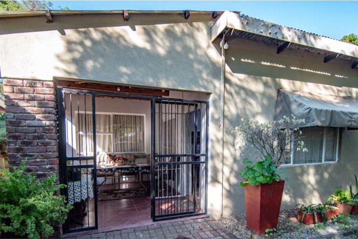 Prime Location – Versatile Property with Commercial Potential - Photo 5