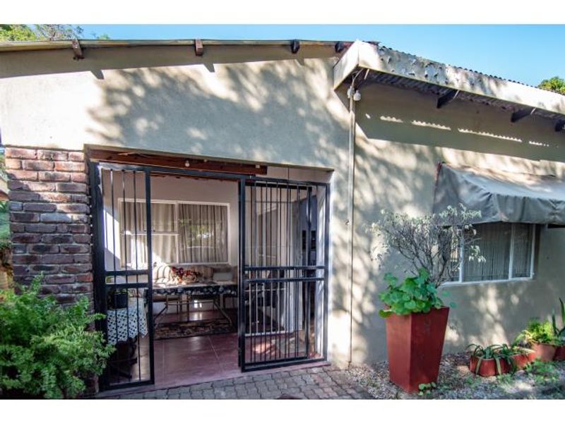 Prime Location – Versatile Property with Commercial Potential - Photo 5