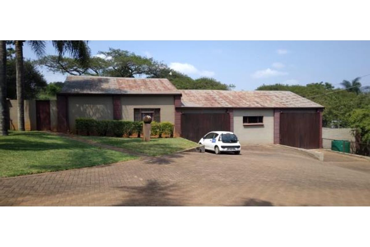 1HA Smallholding with 3 Separate Homes & Workshop – Ideal for Business or Extended Family Living - Photo 3