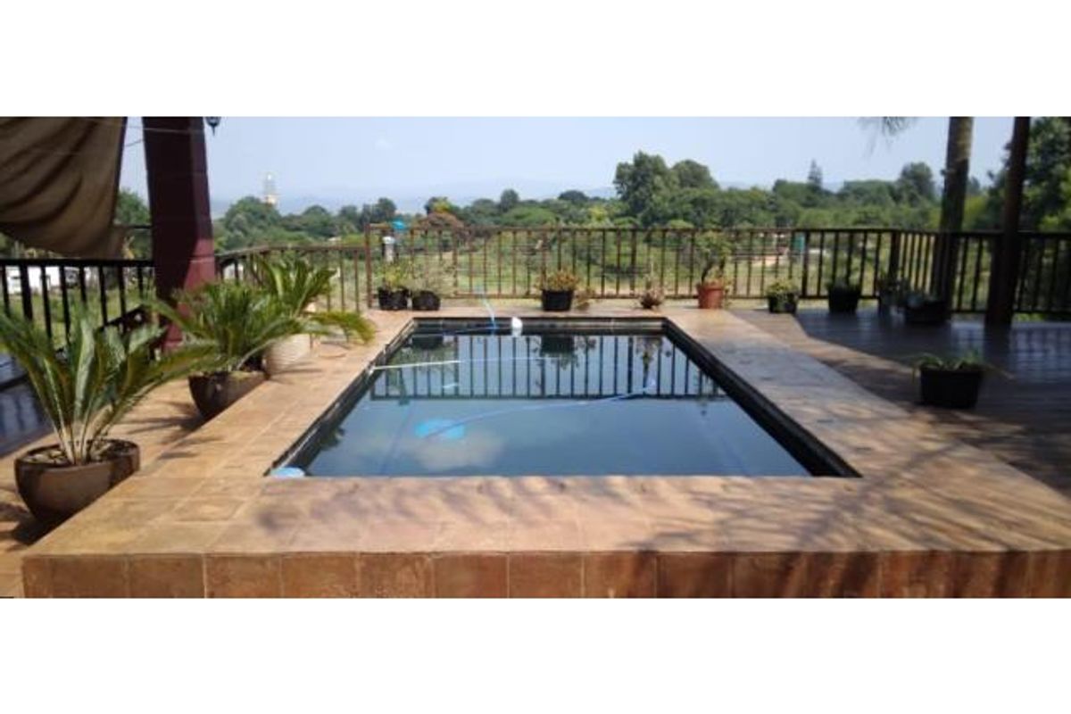 1HA Smallholding with 3 Separate Homes & Workshop – Ideal for Business or Extended Family Living - Photo 4