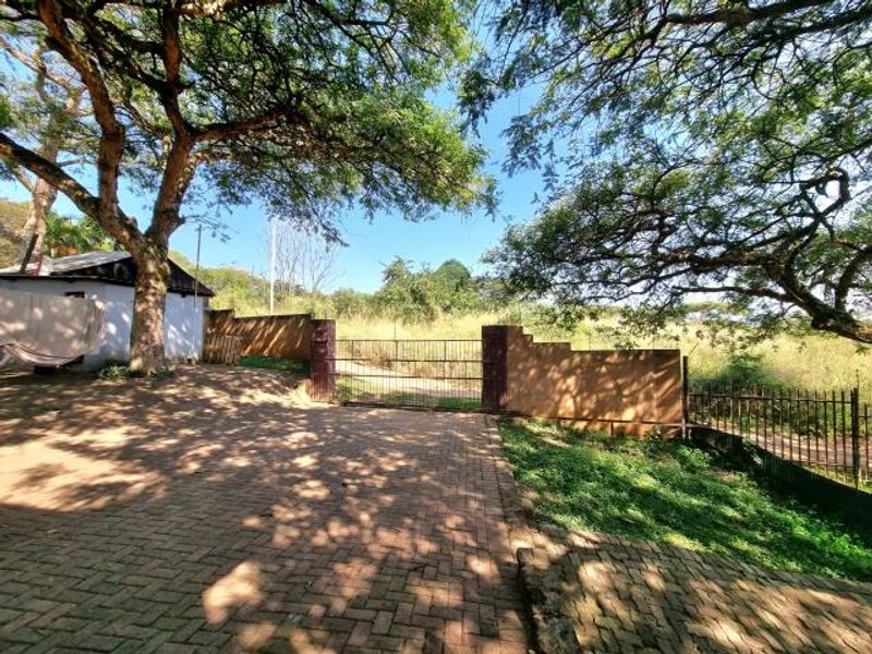 1HA Smallholding with 3 Separate Homes & Workshop – Ideal for Business or Extended Family Living - Photo 9