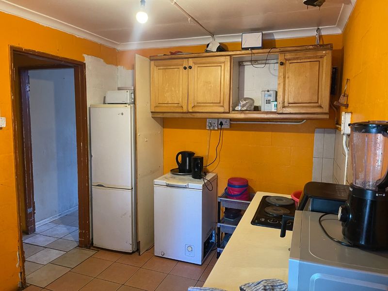 Charming Family Home with Separate Flat - Photo 4