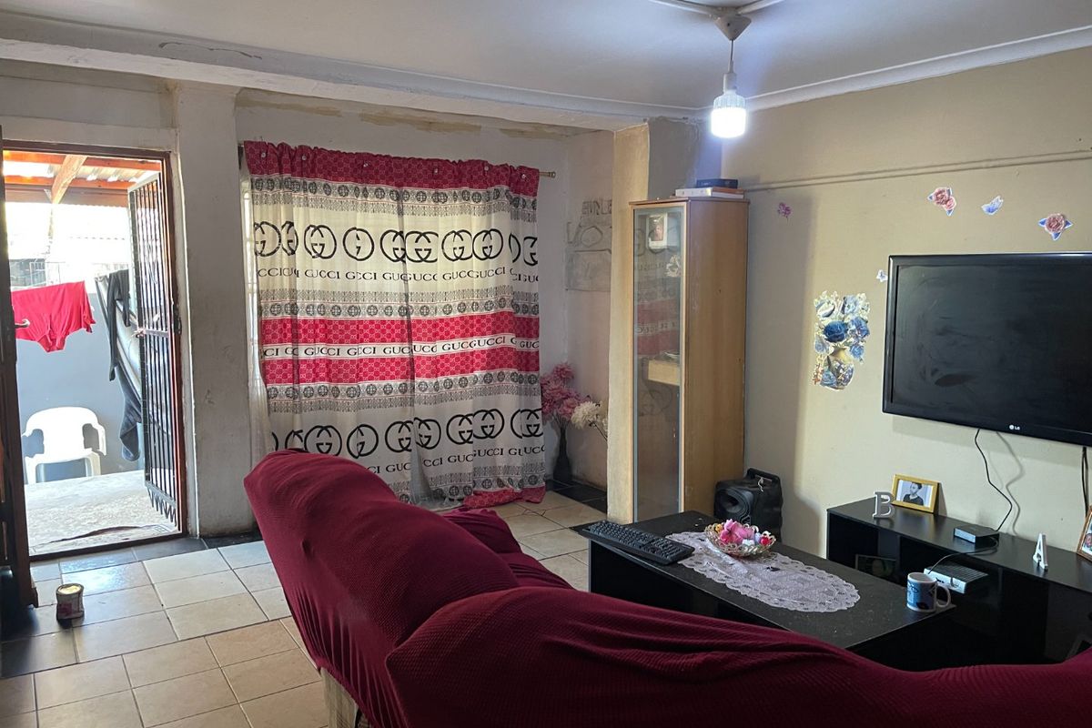 Charming Family Home with Separate Flat - Photo 3