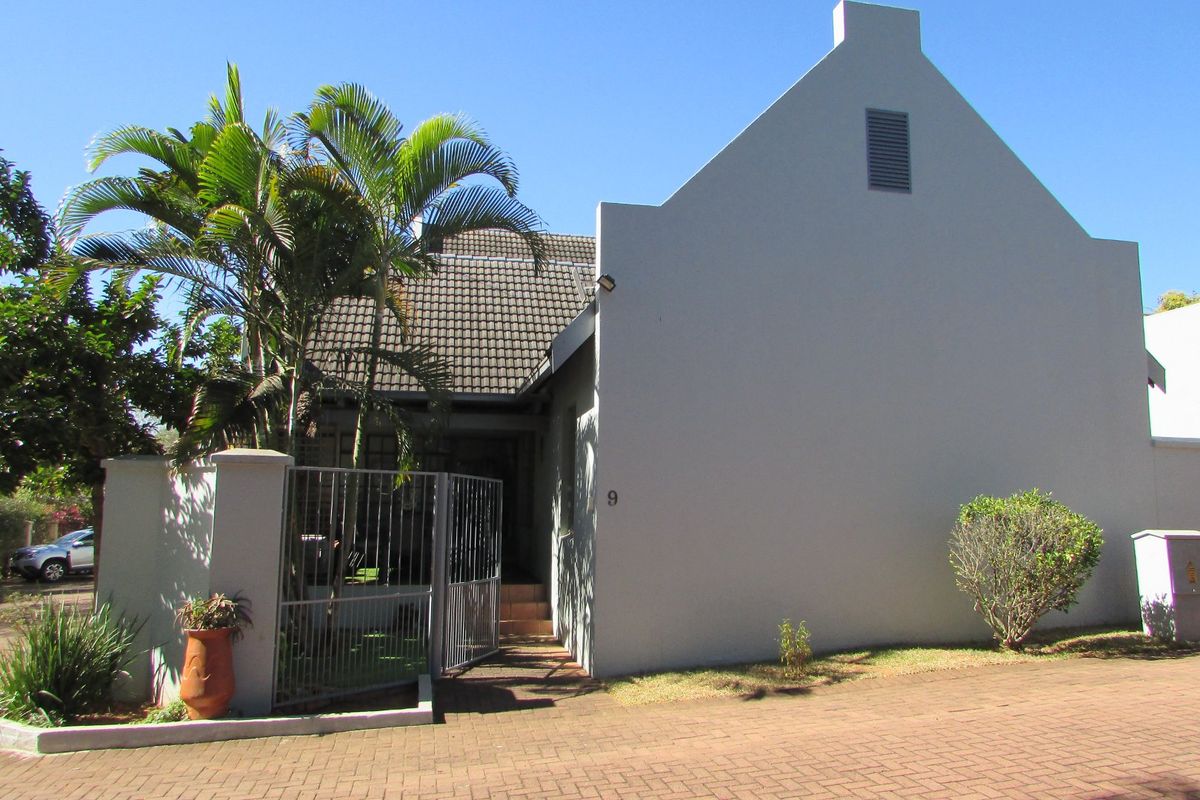 Neat and secure 2 bedroom townhouse - Photo 2