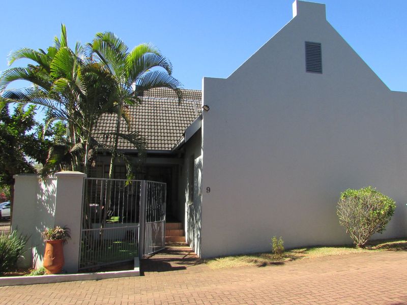 Neat and secure 2 bedroom townhouse - Photo 2