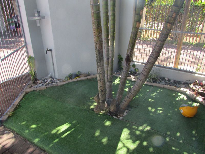 Neat and secure 2 bedroom townhouse - Photo 6